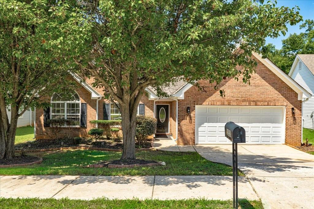 1553 Queen Elizabeth Dr., Locust Grove, GA 30248