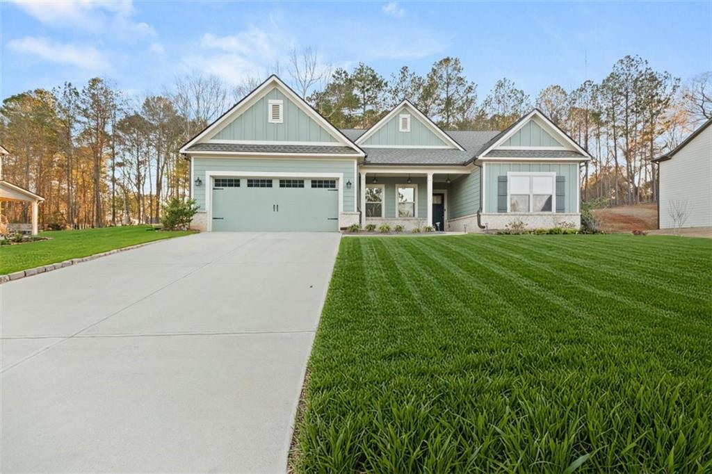 2316 Ridge View Dr., Loganville, GA 30052
