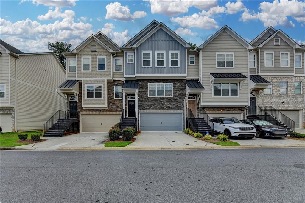2719 Hedgeway Cir., Kennesaw, GA 30144