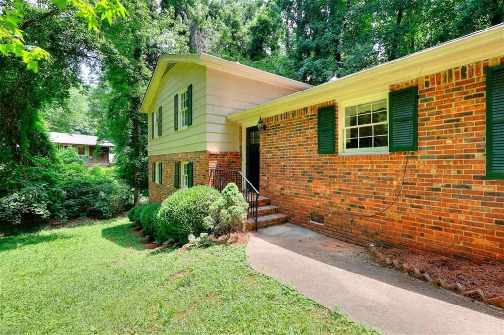 2802 Leisure Woods Ln., Decatur, GA 30034