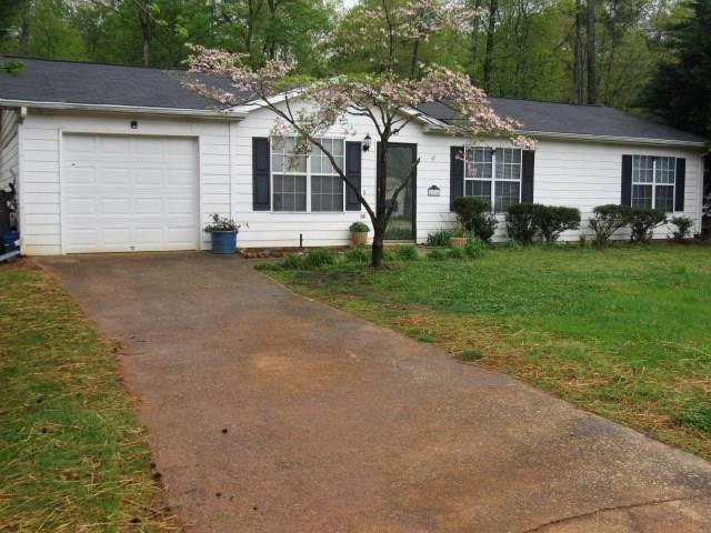 218 Whispering Pine Cir., White, GA 30184