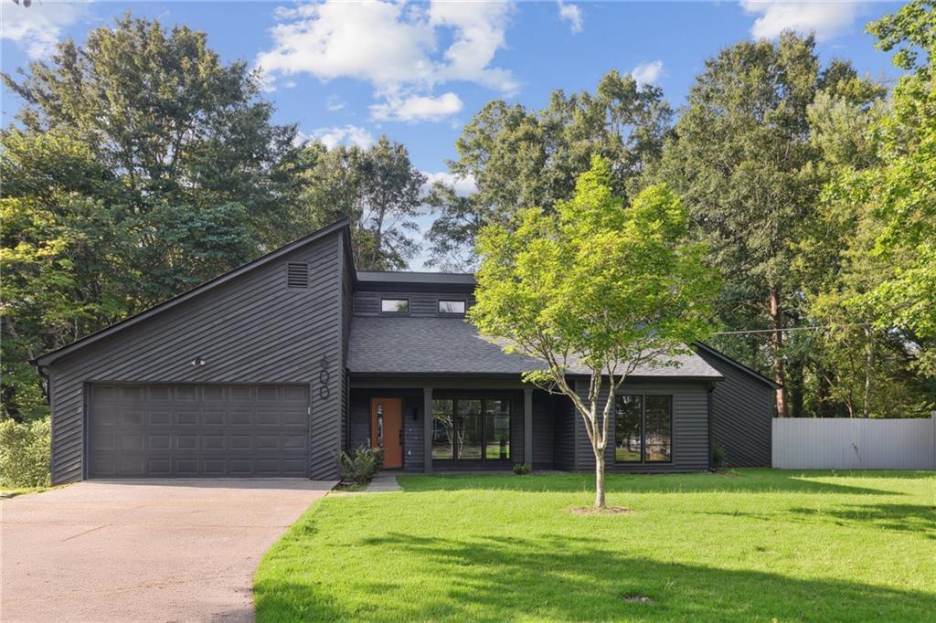 600 Applewood Ln., Marietta, GA 30064