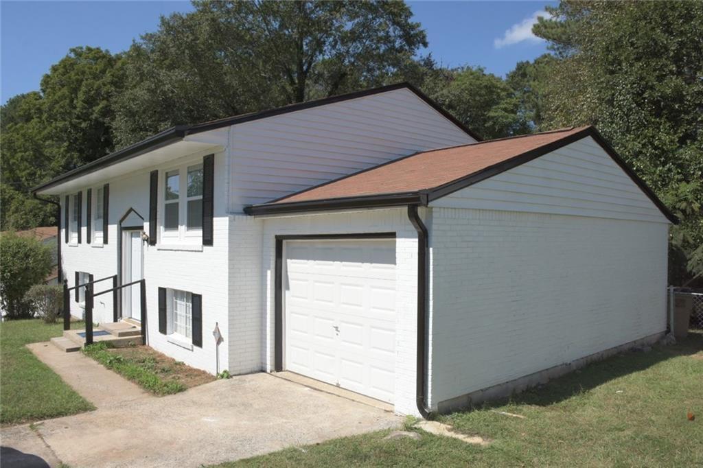 1417 Pineglen Dr., Riverdale, GA 30296