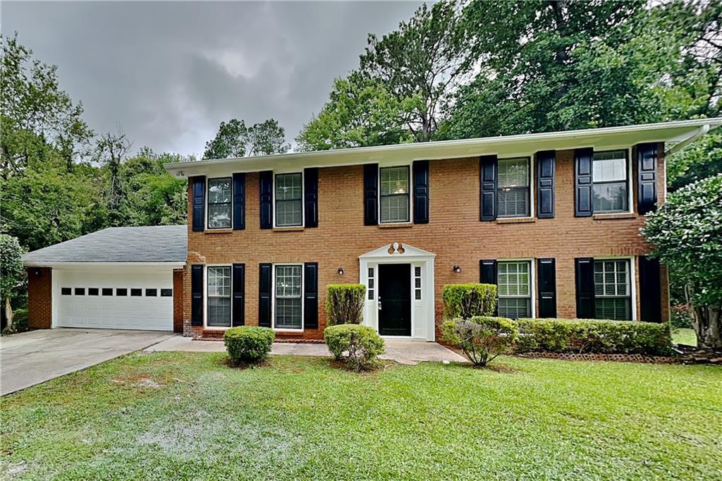 650 Lake Forest Ct., Roswell, GA 30076