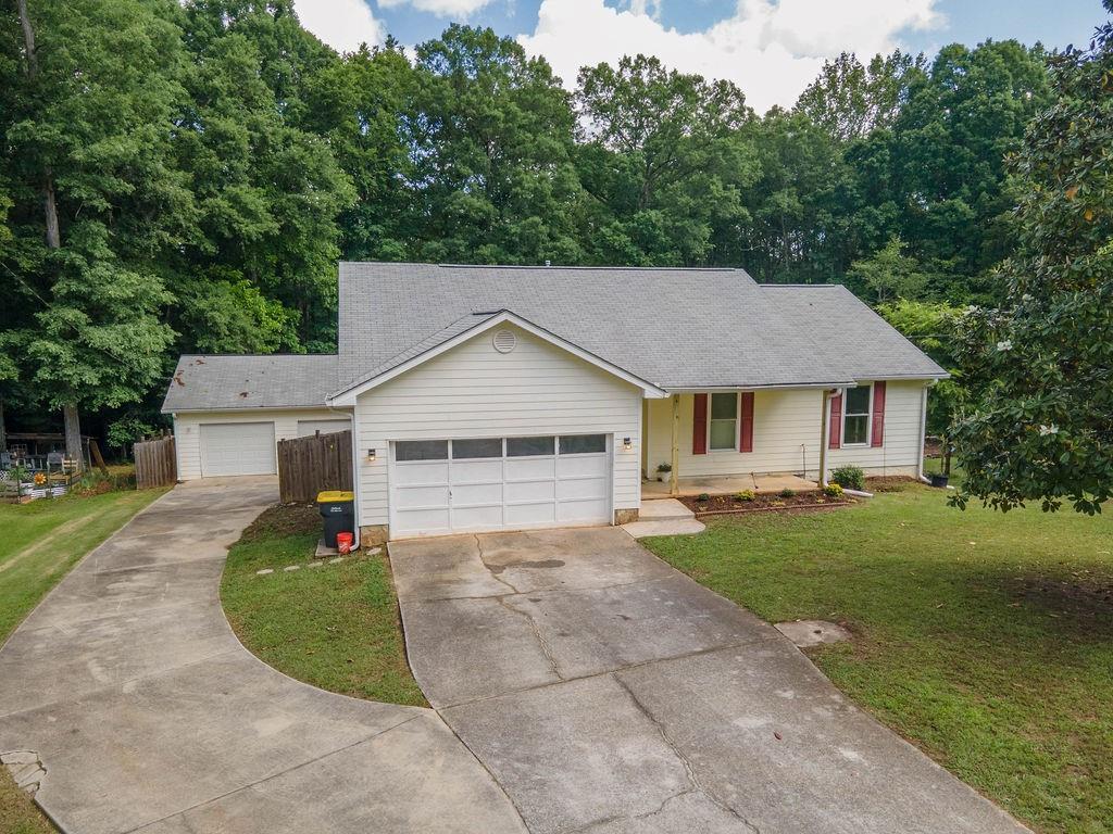 130 Country Side Dr., Senoia, GA 30276