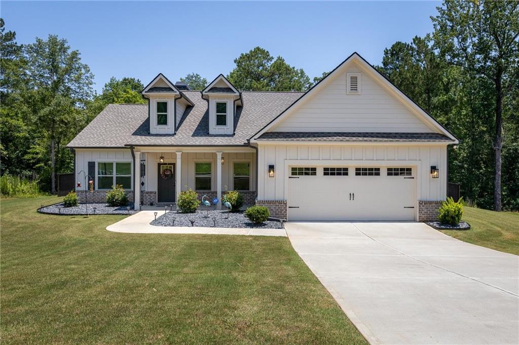 2124 Bullock Bluff Dr., Loganville, GA 30052