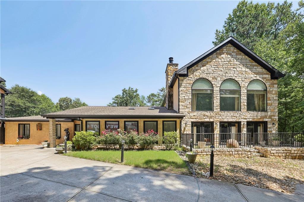 1024 Lake Charles Dr., Roswell, GA 30075