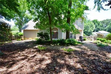 340 Channings Lake Dr., Lawrenceville, GA 30043