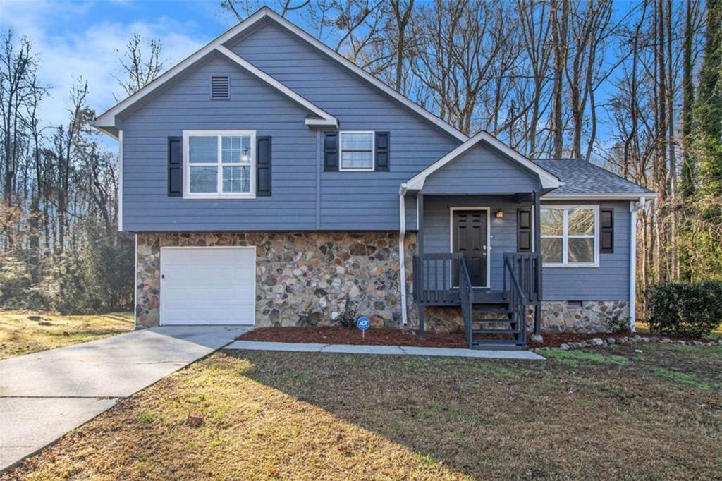 100 Spicewood Ct., South Fulton, GA 30349