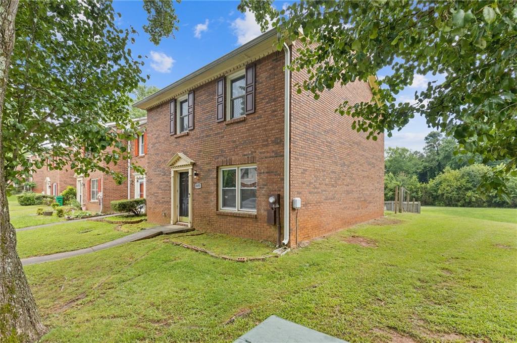4691 Shumate Dr., Stone Mountain, GA 30083