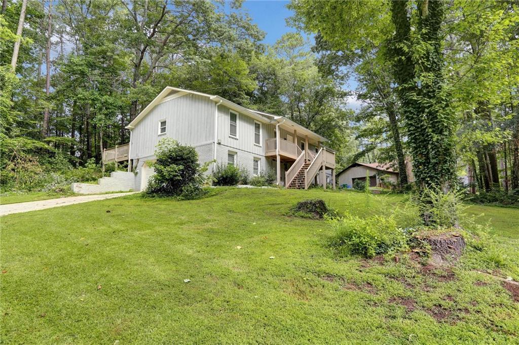 537 Raven Springs Tr., Stone Mountain, GA 30087