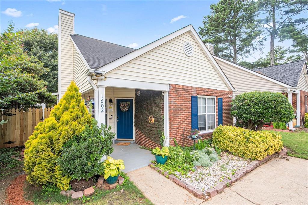 1602 Buckingham Pl., Woodstock, GA 30188