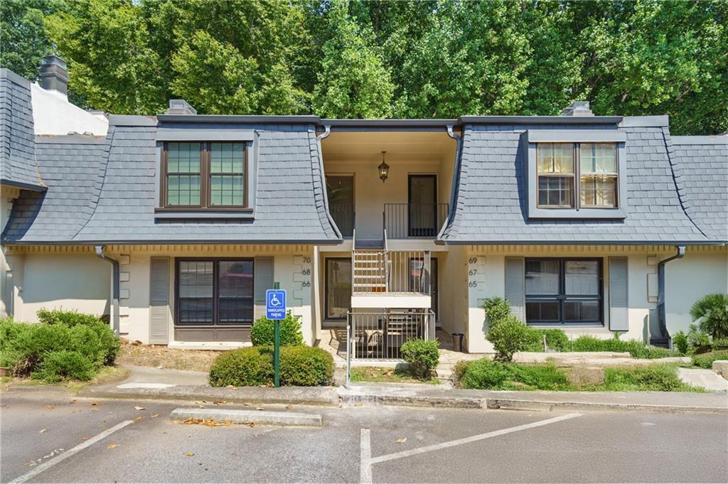 68 La Rue Pl., Atlanta, GA 30327