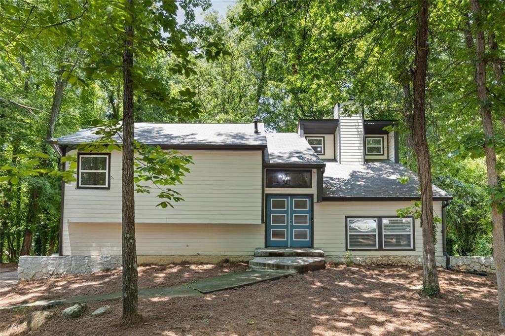 671 Lost Creek Cir., Stone Mountain, GA 30088