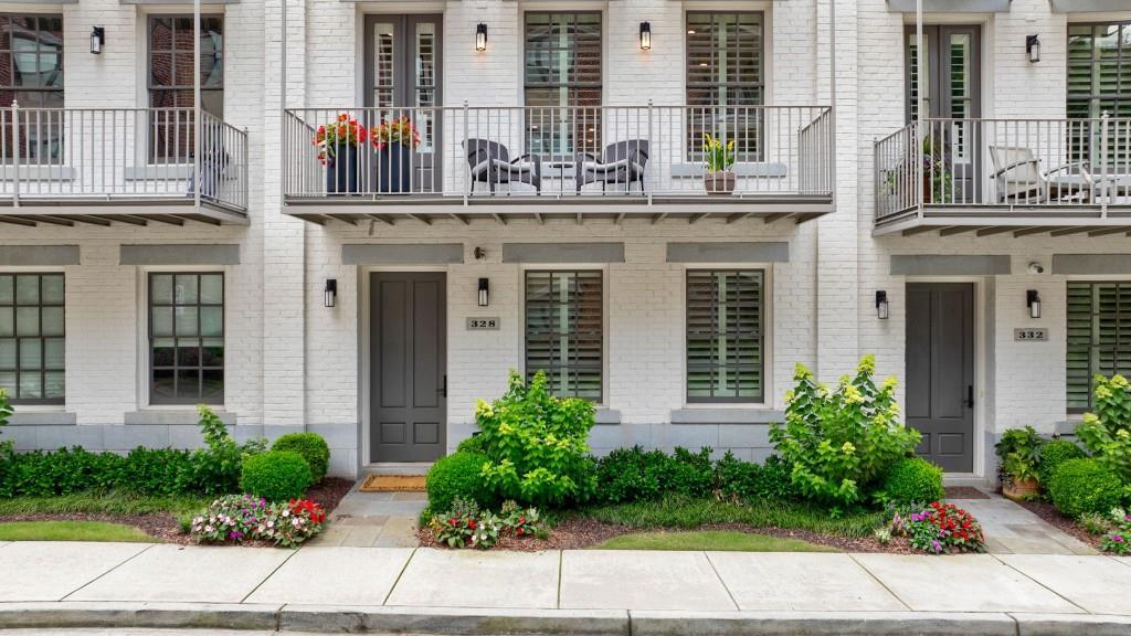 328 Stonemont Dr., Atlanta, GA 30305