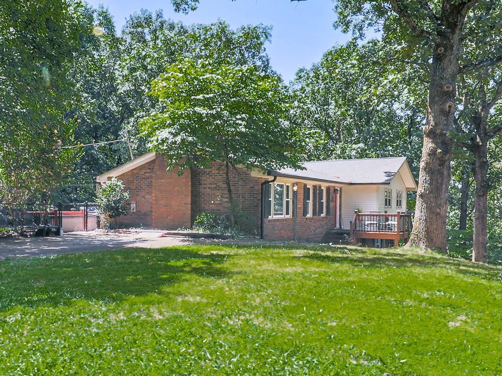 132 Little Brook Dr., Woodstock, GA 30188