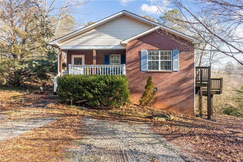 110 Clearview St., Clarkesville, GA 30523