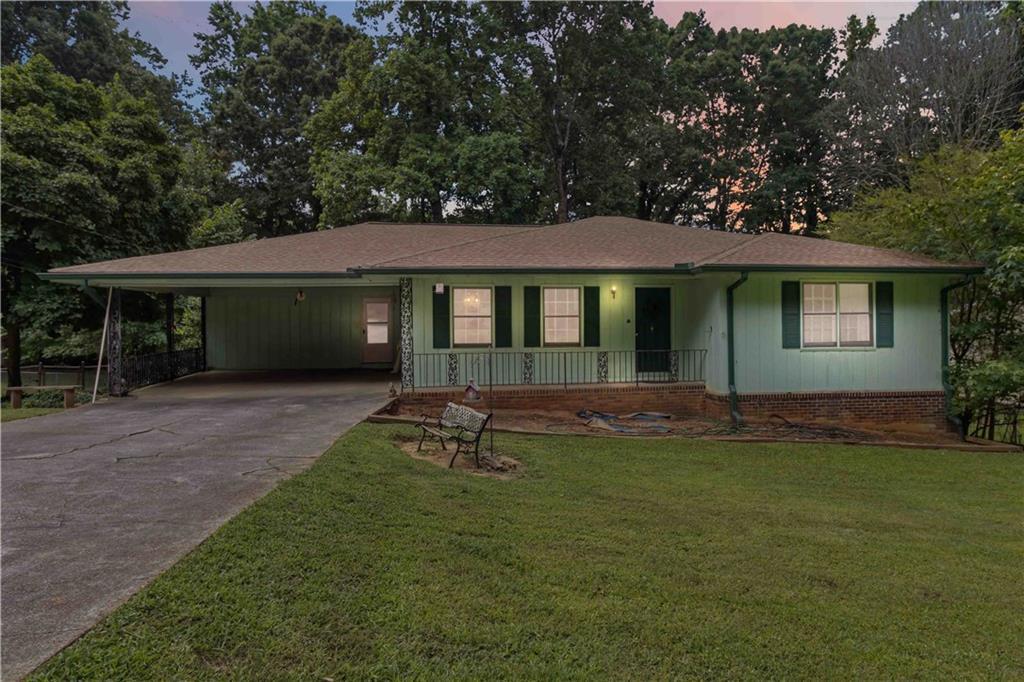 2936 Castle Dr., Lawrenceville, GA 30044