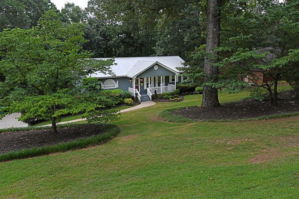 280 Lake Club Cir., Lavonia, GA 30553