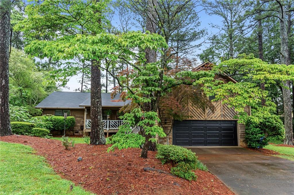 490 Hunters Glen Ct., Lawrenceville, GA 30044
