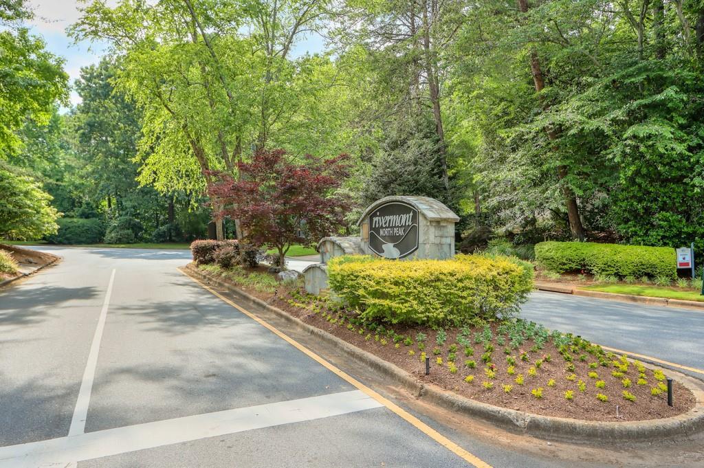 335 N Peak Dr., Alpharetta, GA 30022