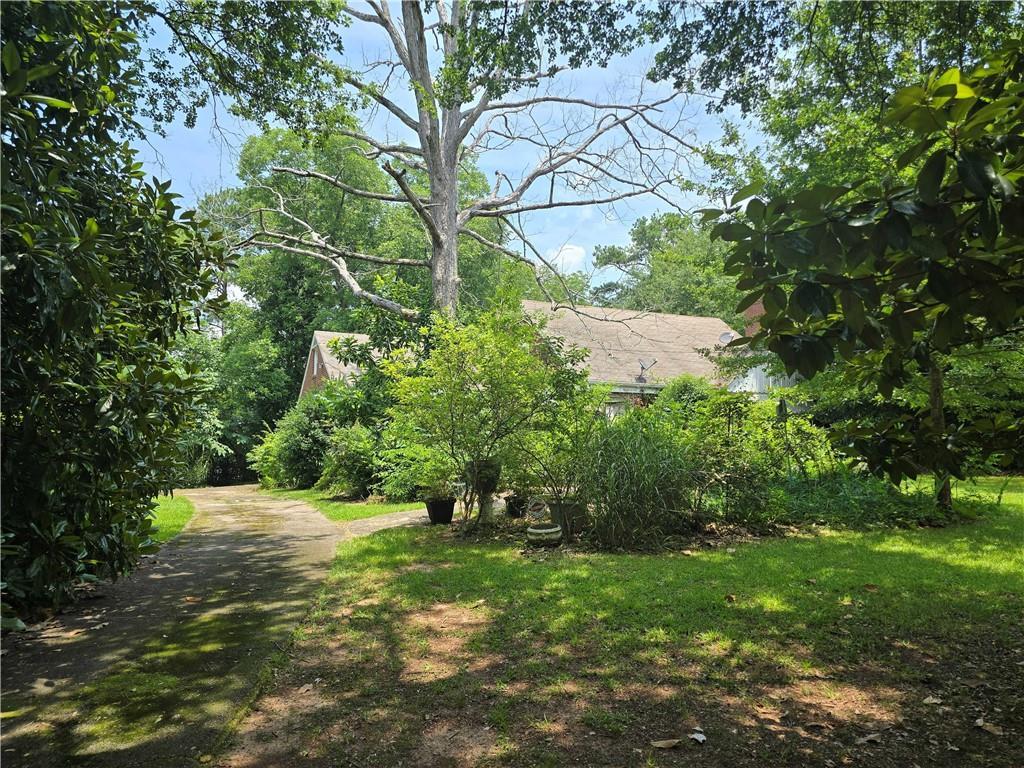 1526 Snapfinger Rd., Decatur, GA 30032