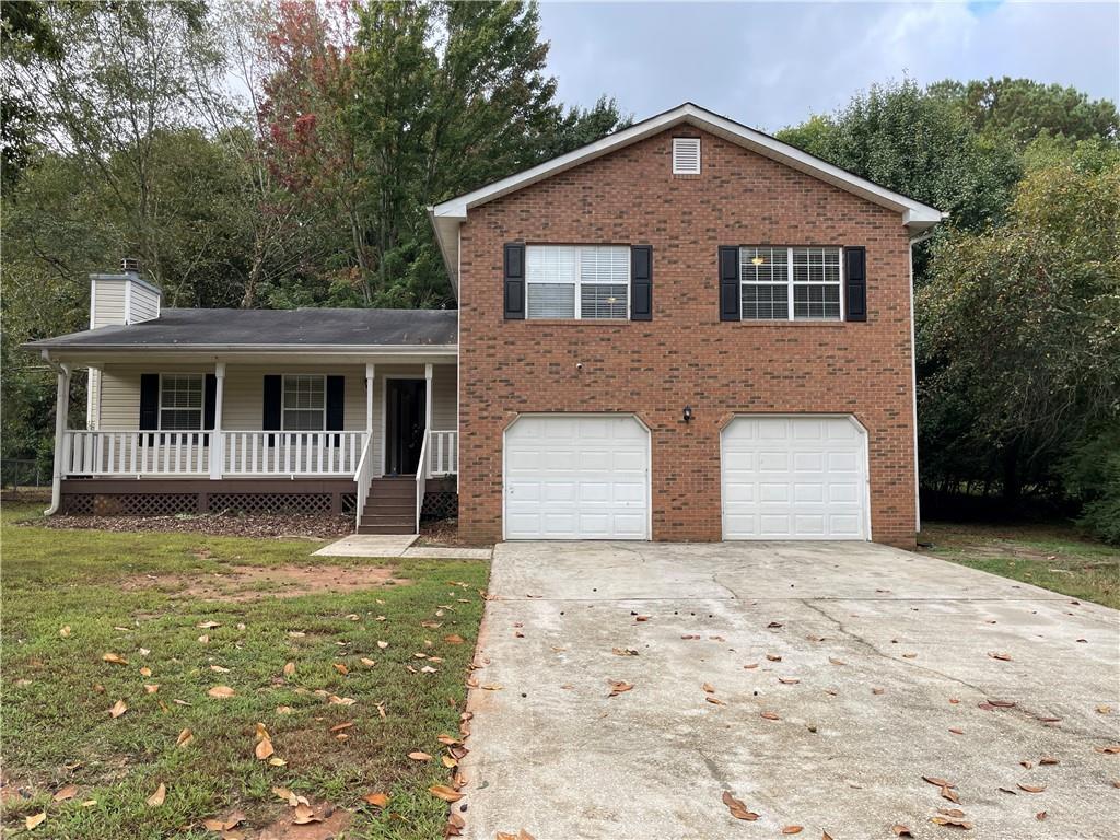 137 Solomon Dr., Ellenwood, GA 30294