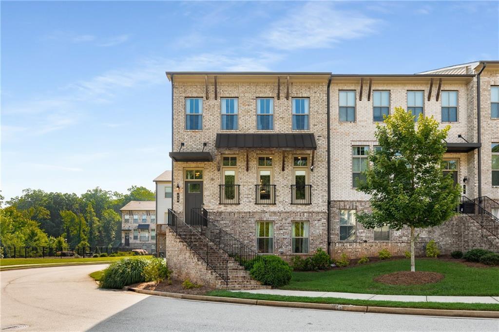636 Avondale Creek Dr., Decatur, GA 30032