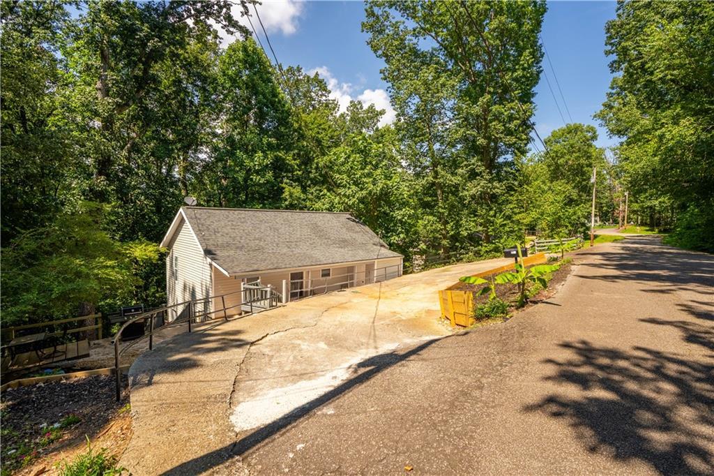 2724 Vaughandale Cir., Gainesville, GA 30506