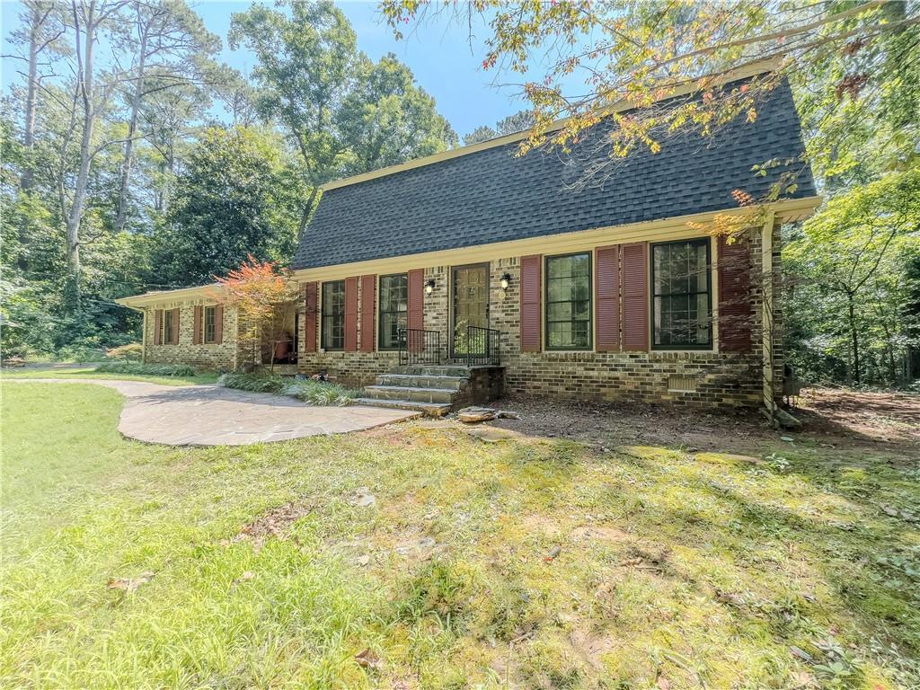 2037 Stoneleigh Dr., Stone Mountain, GA 30087