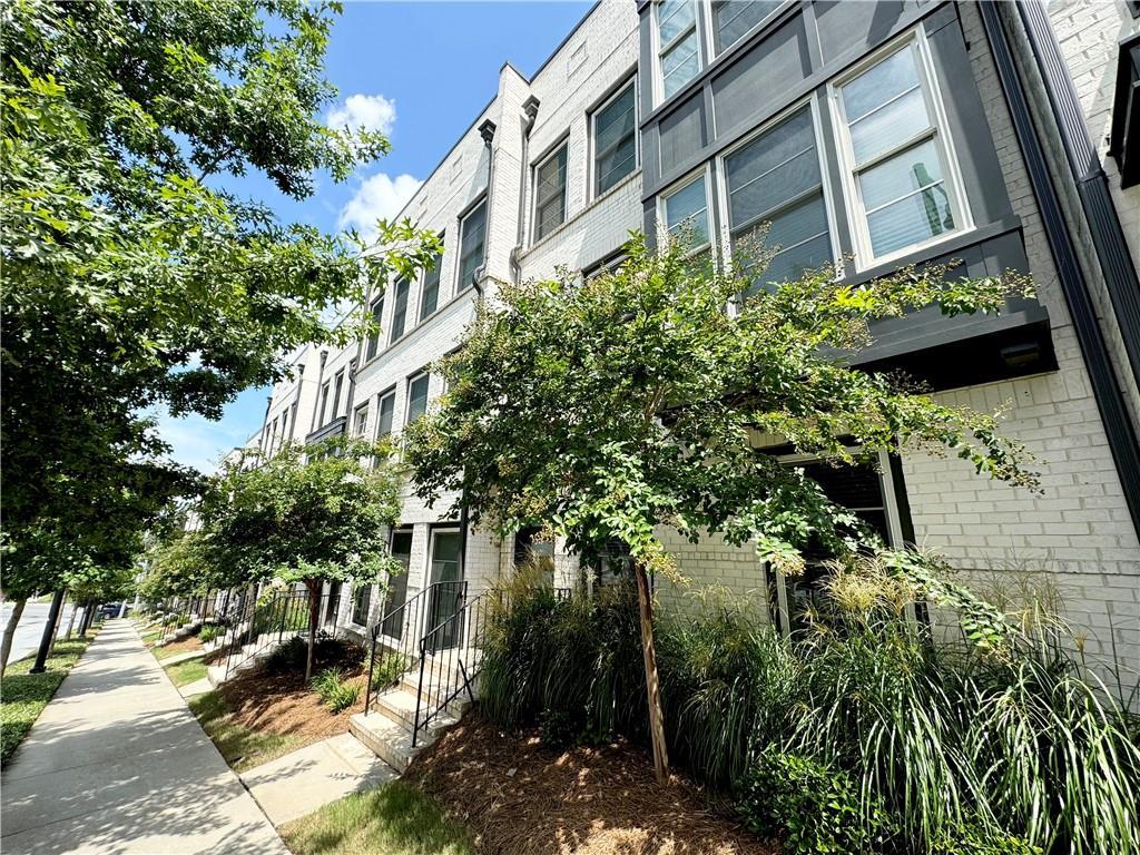 552 Ember Ln., Atlanta, GA 30318