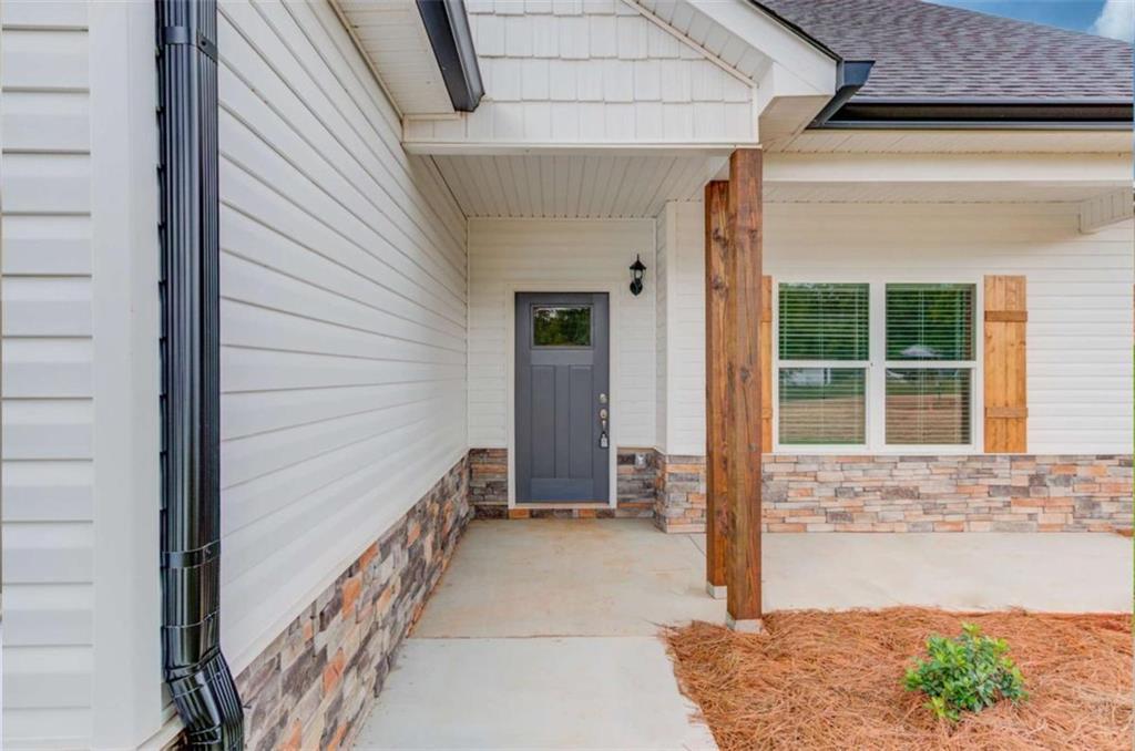 883 Dortch Rd., Eastanollee, GA 30538