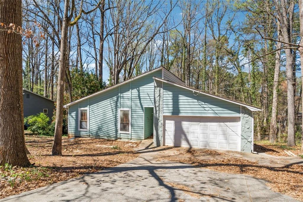 5045 Carole Pl., Stone Mountain, GA 30087