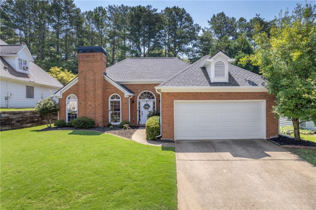 180 Glen Holly Dr., Roswell, GA 30076