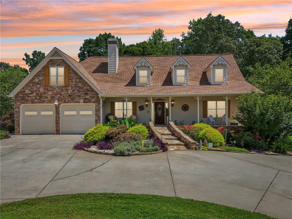 5492 Twin Oak Dr., Douglasville, GA 30135