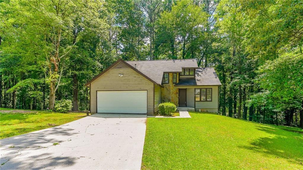 1070 Chapman Ln., Stone Mountain, GA 30088