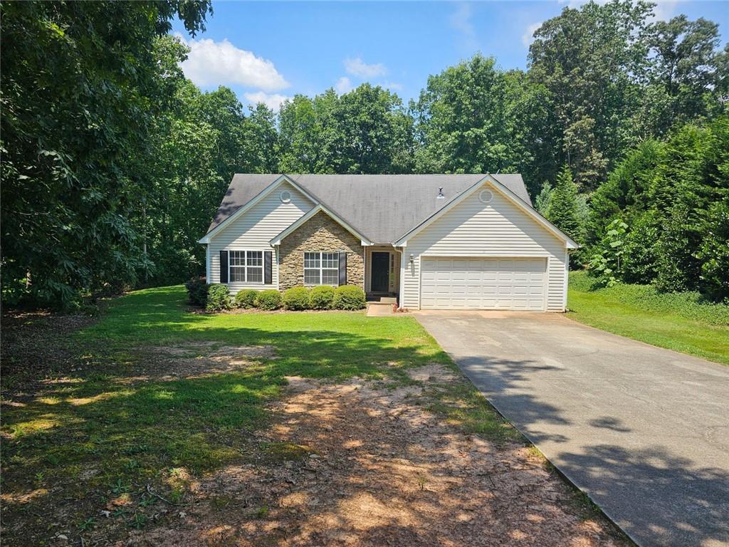 60 Hillside Dr., Dawsonville, GA 30534