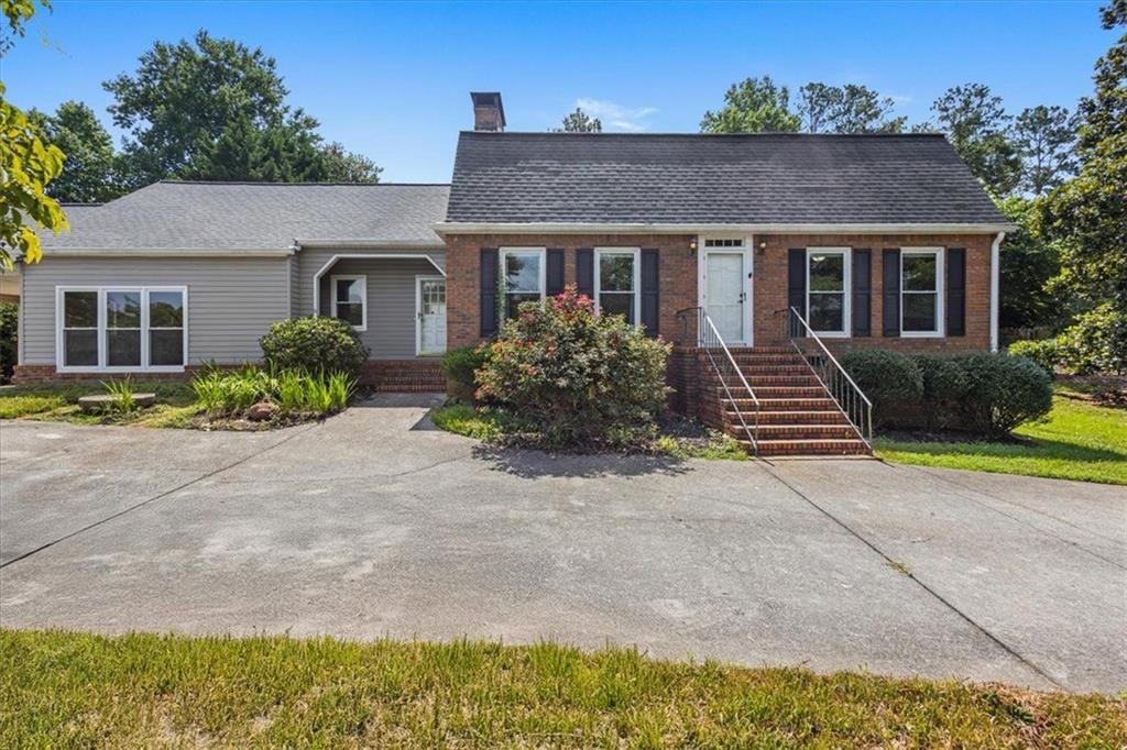 205 Hart Cir., Dallas, GA 30132