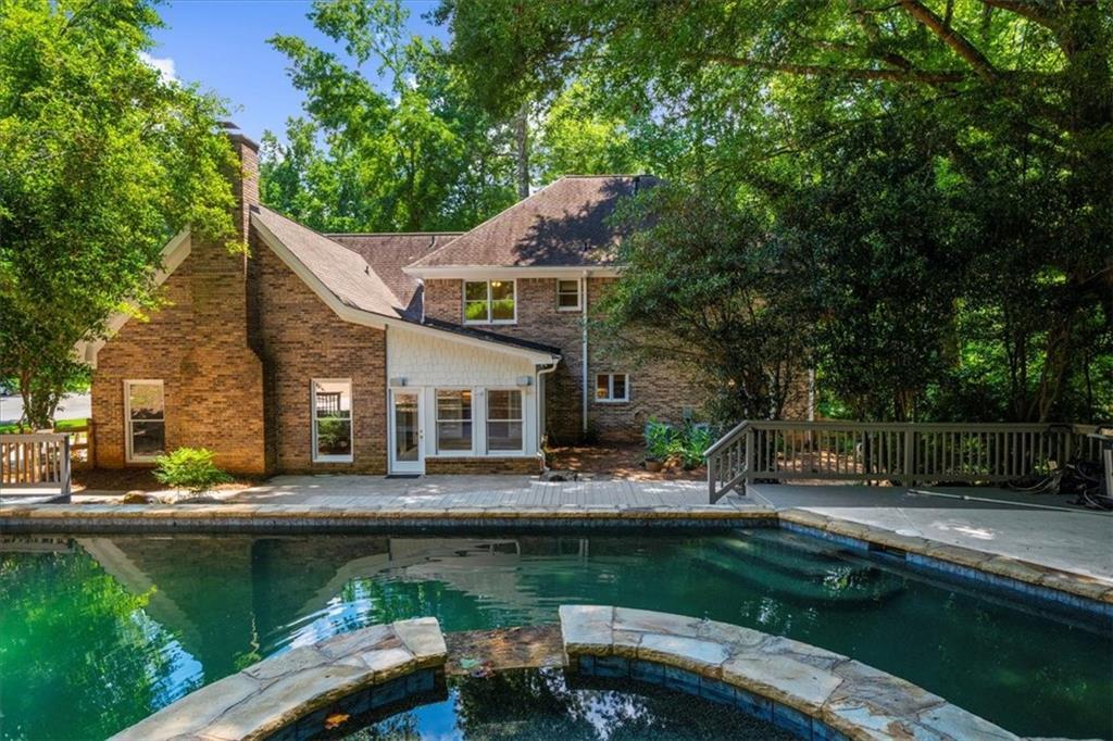 330 Autumn Wood Ln., Roswell, GA 30075