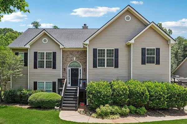 107 Laurel Oaks Ln., Jefferson, GA 30549