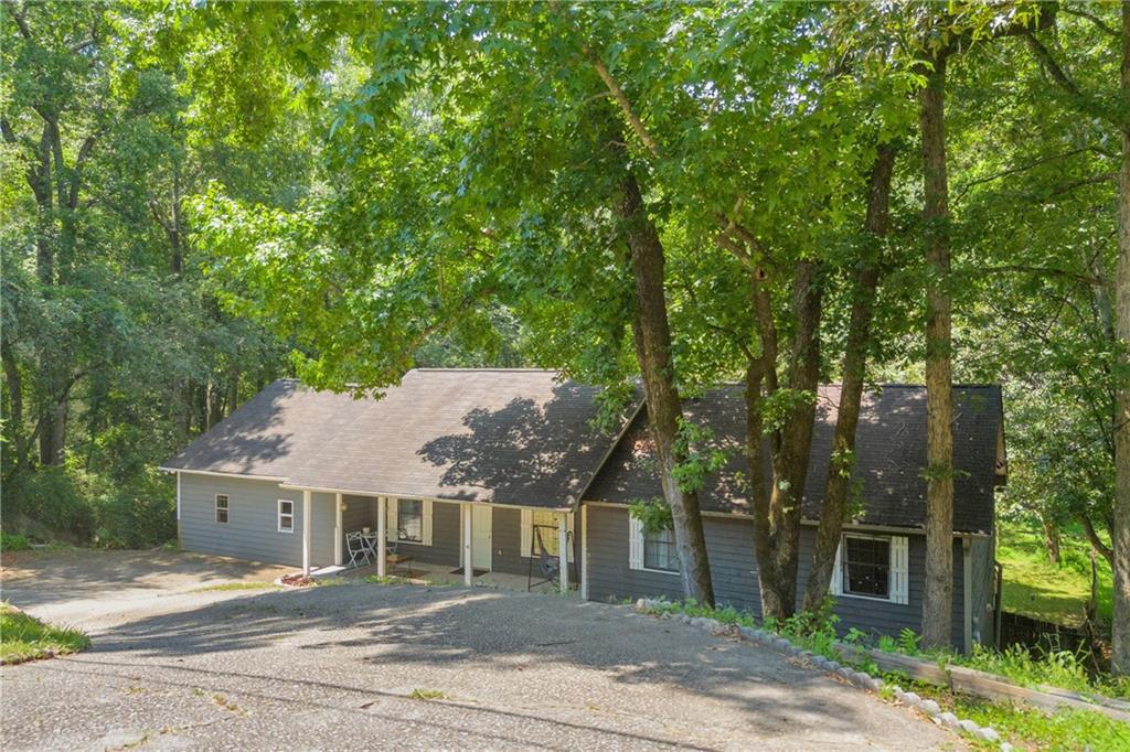 165 Holly Ct., Loganville, GA 30052