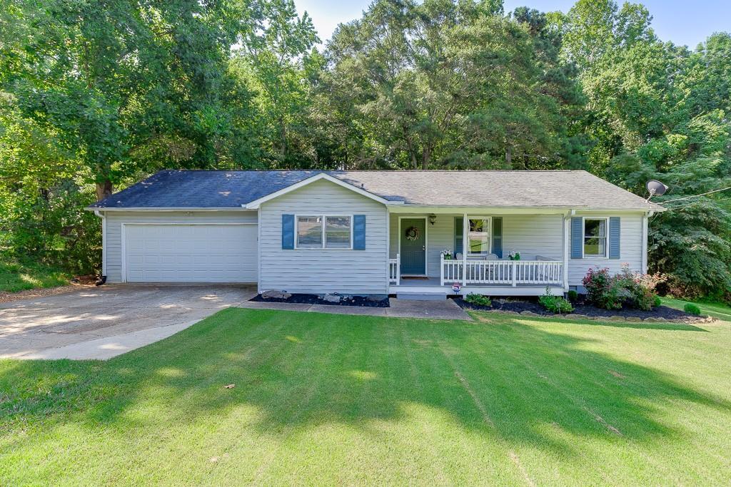 5887 Meadow View Ln., Flowery Branch, GA 30542
