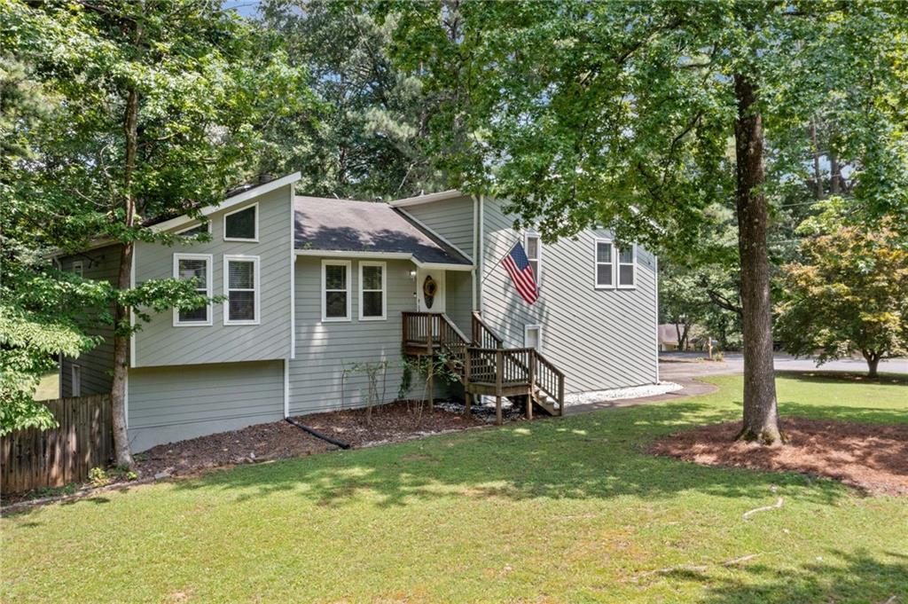 416 Creekside Ln., Woodstock, GA 30188