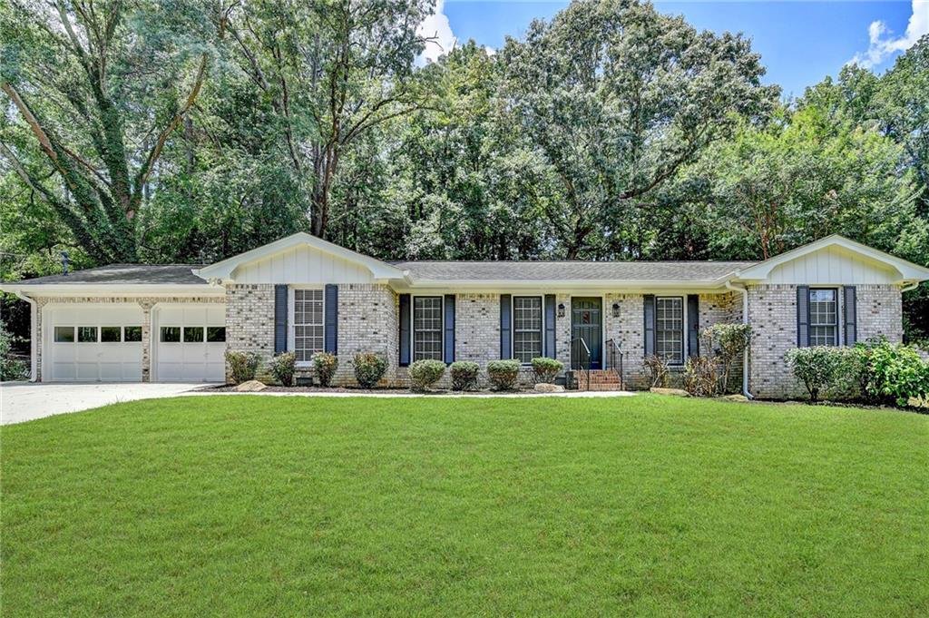 537 Rollingwood Dr., Stone Mountain, GA 30087