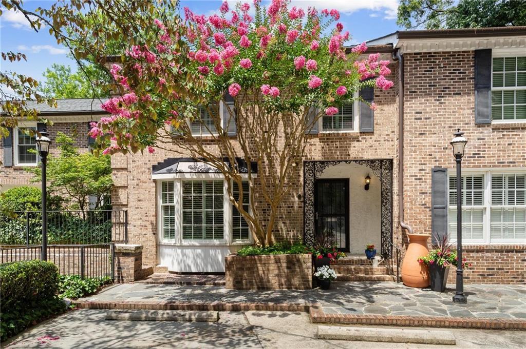 11 Ardmore Sq., Atlanta, GA 30309