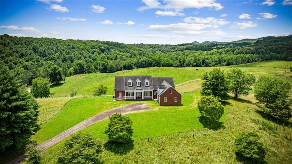 684 Windy Valley Farm Rd., Blue Ridge, GA 30513