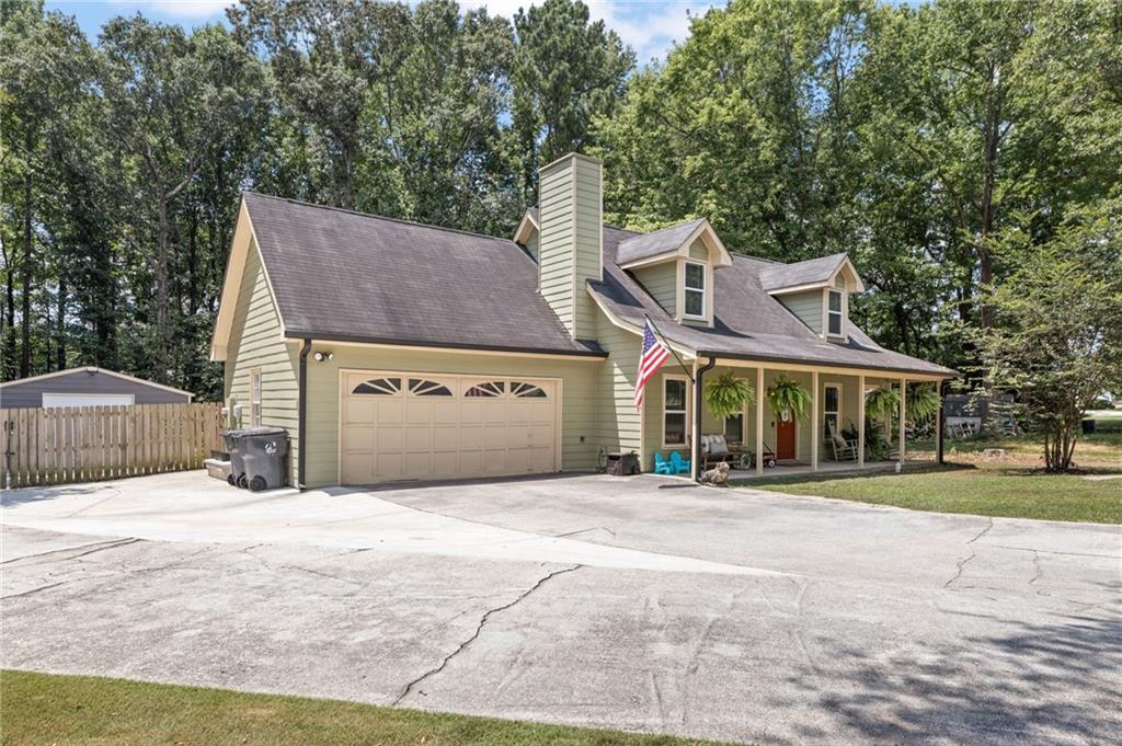 517 Chase Ct., Loganville, GA 30052
