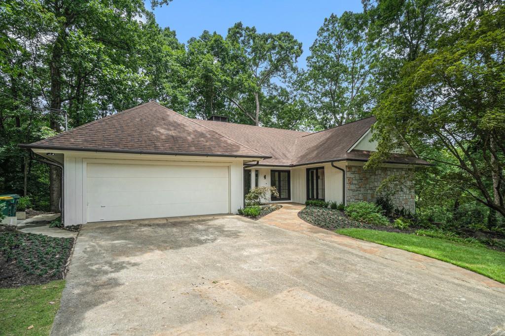 615 Colebrook Ct., Sandy Springs, GA 30327