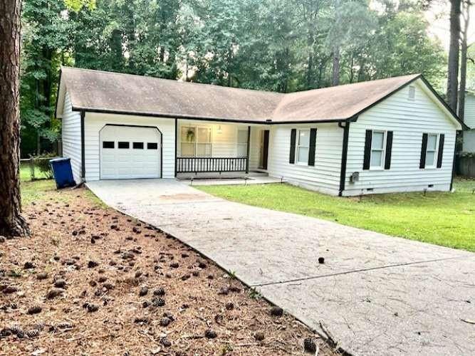 1403 Lakemont Dr., Grayson, GA 30017