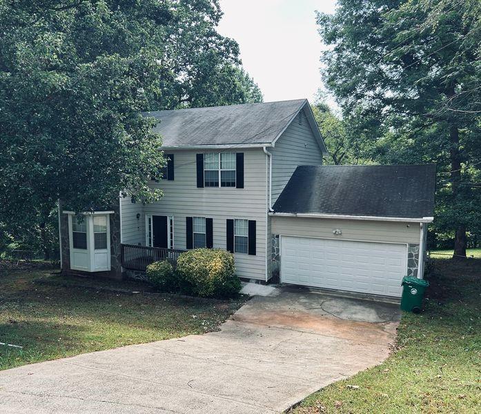 3968 Old Lantern Dr., Lithonia, GA 30038